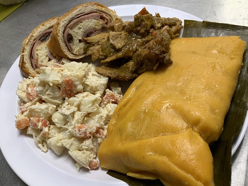 Dulce Tropical Restaurant & Café food
